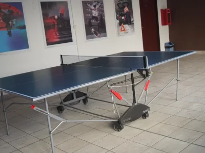 stolný tenis